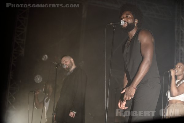 YOUNG FATHERS - 2023-08-18 - SAINT MALO - Fort de St Pere - 
